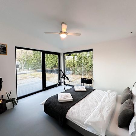 Black Walnut House With Indoor Outdoor Fireplace Izvoarele  ภายนอก รูปภาพ